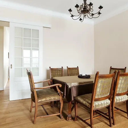 Next To The Parliament Butas Vilnius