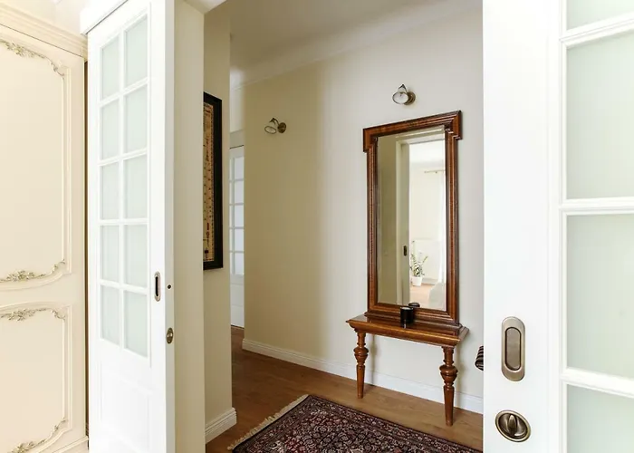 Next To The Parliament * Βίλνιους