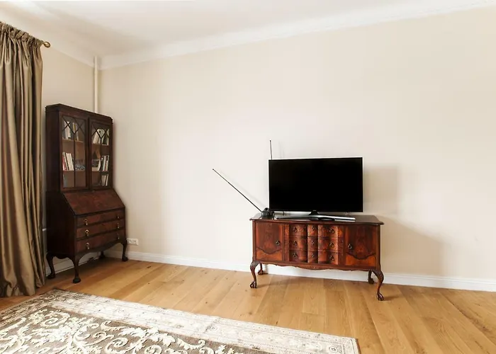 Next To The Parliament * Βίλνιους